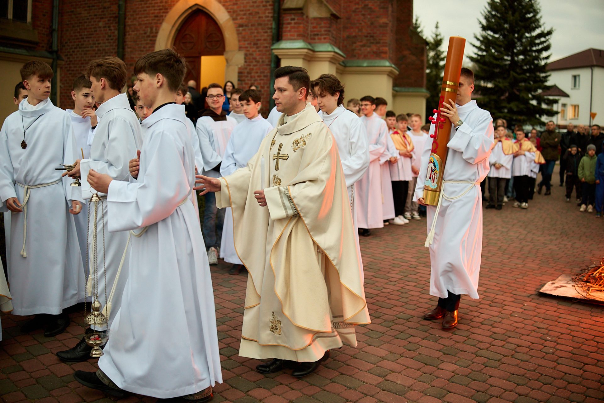 Wigila Paschalna – Zwycięstwo Życia nad Śmiercią